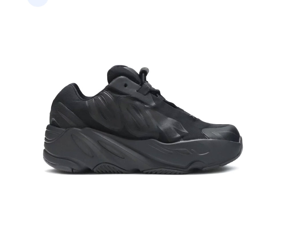 Yeezy Boost 700 MNVN Triple black Kids