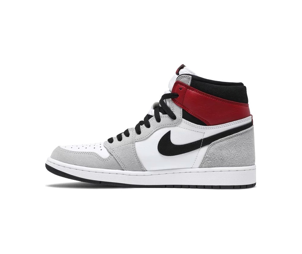 حذاء اير جوردان 1 ريترو عالي الدخان باللون الرمادي