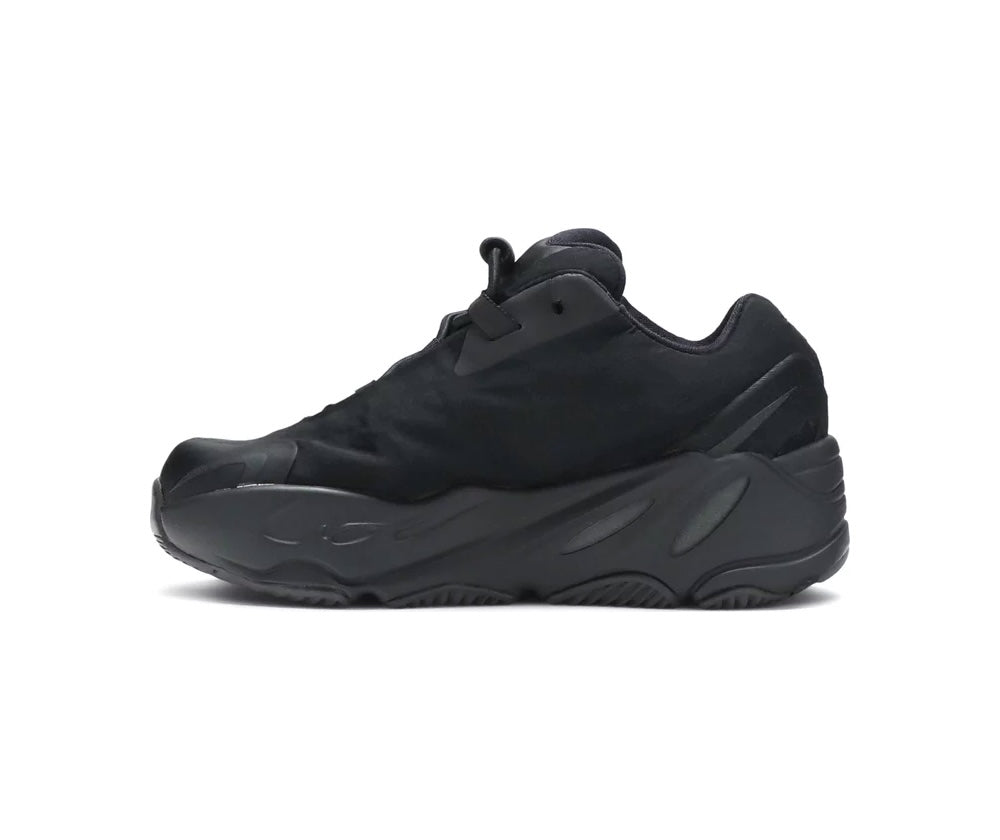 Yeezy Boost 700 MNVN Triple black Kids