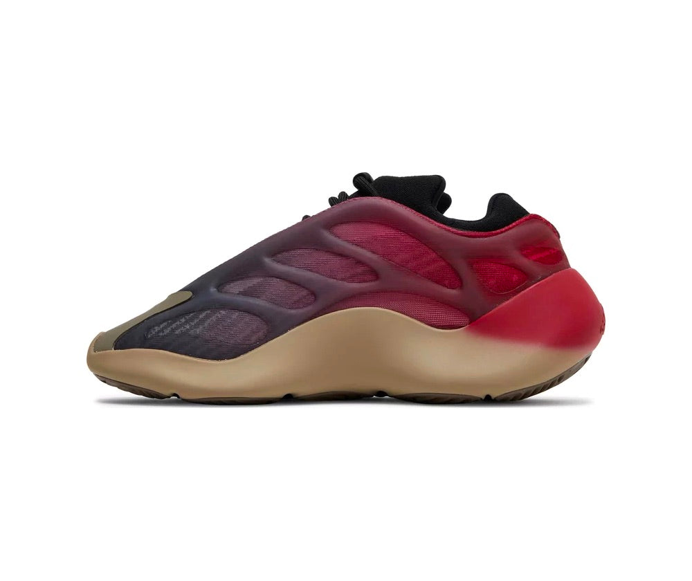 حذاء ييزي 700 V3 فيد كاربون