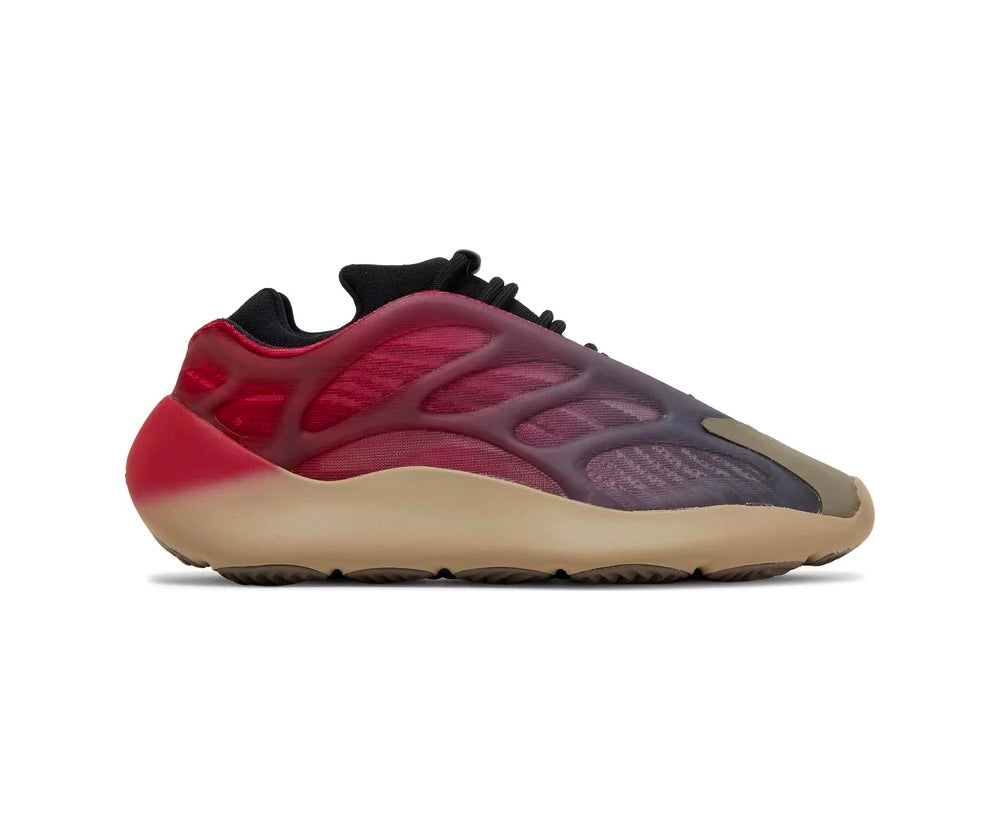 حذاء ييزي 700 V3 فيد كاربون