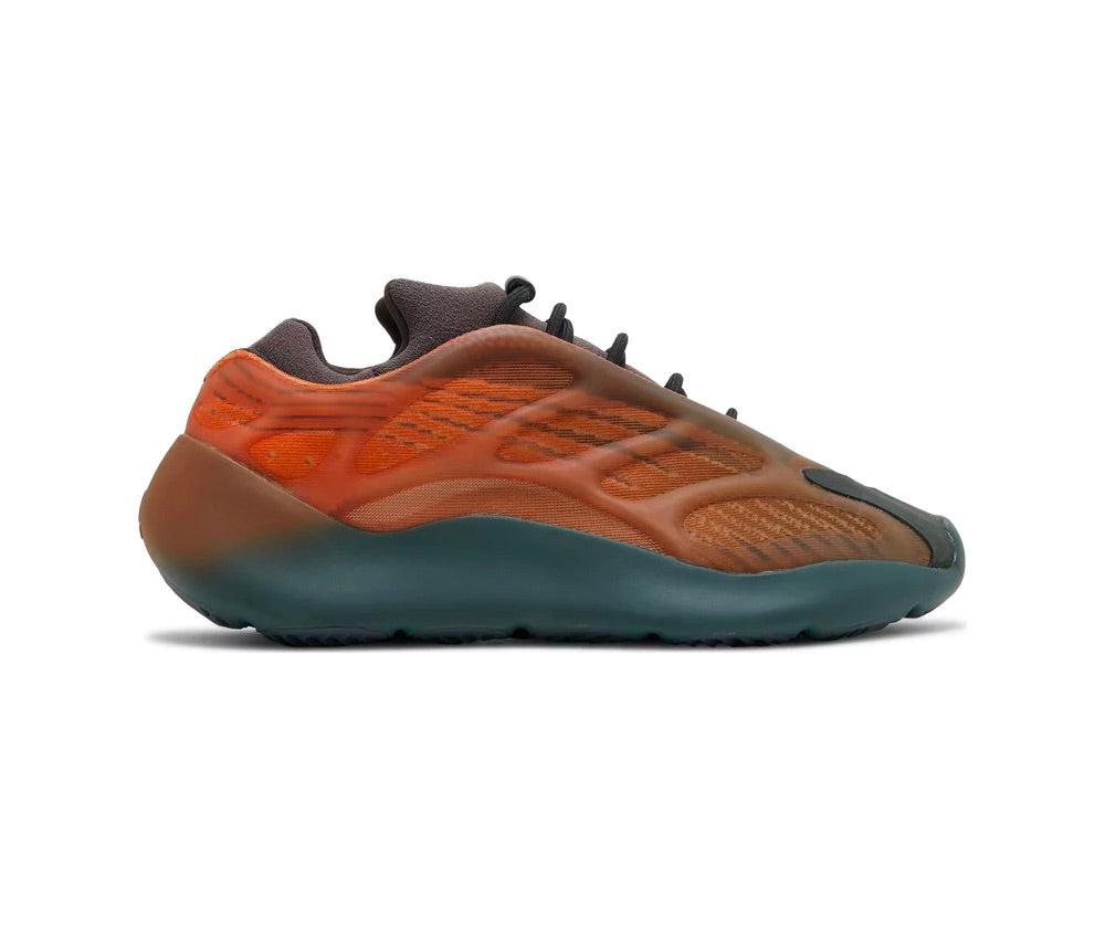 Yeezy 700 V3 كوبر فيد