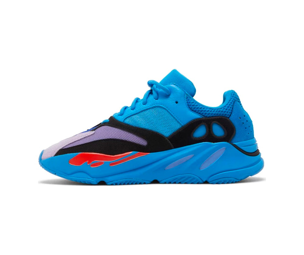 حذاء Yeezy Boost 700 عالي الدقة باللون الأزرق