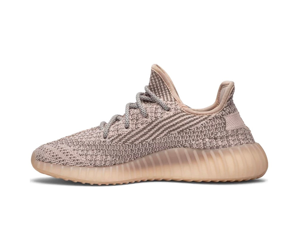 حذاء Yeezy Boost 350 V2 عاكس للضوء