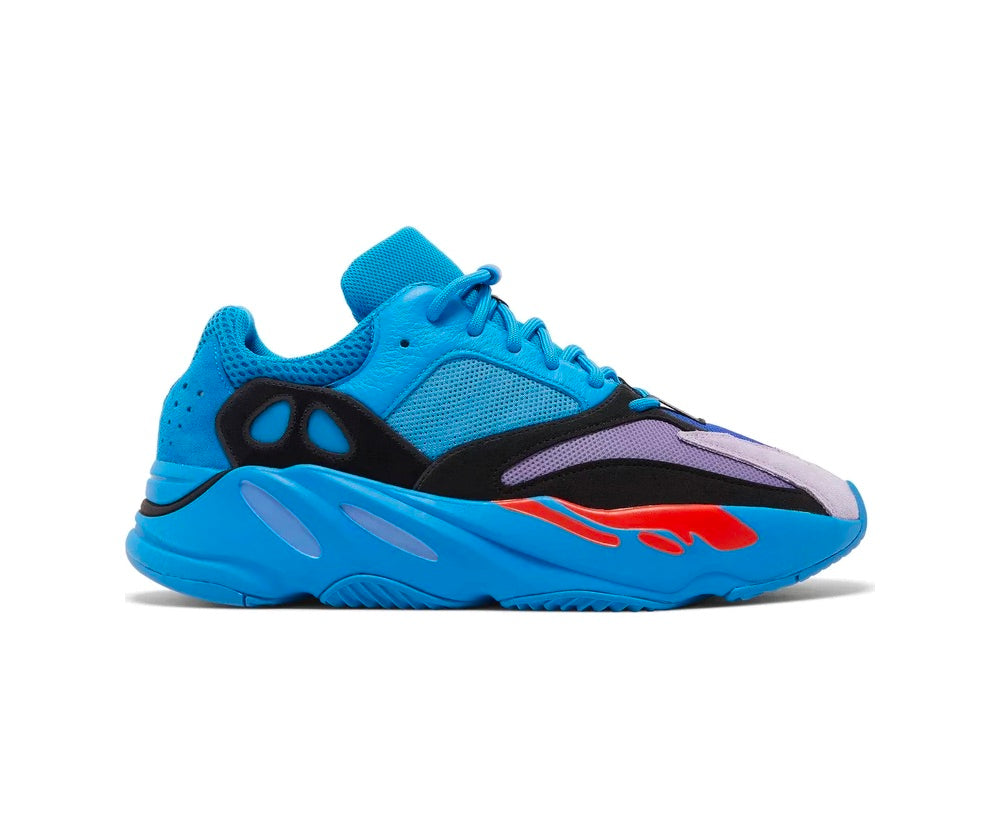 حذاء Yeezy Boost 700 عالي الدقة باللون الأزرق